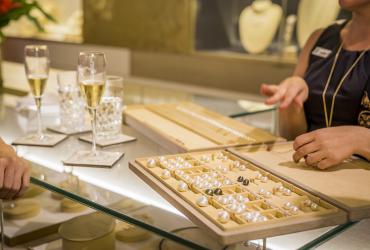 Lady showing pearls to customer