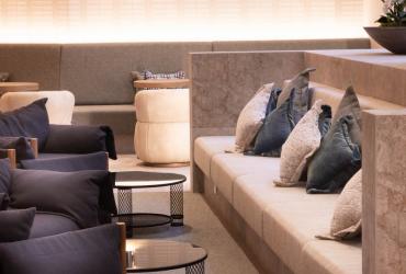 lounge area in Palm Court Bar in Hilton Darwin